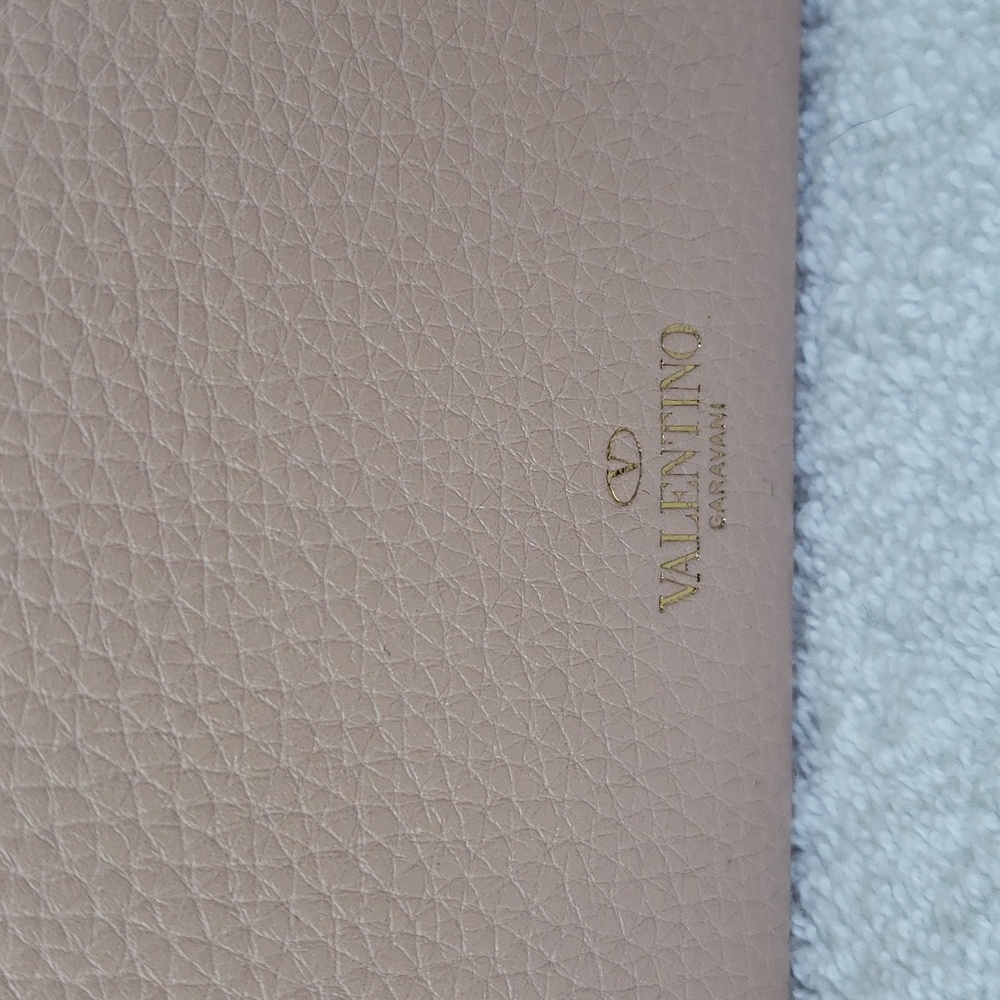 Valentino Garavani Rock stud zippy wallet 🔥 💕 - Picture 2 of 16